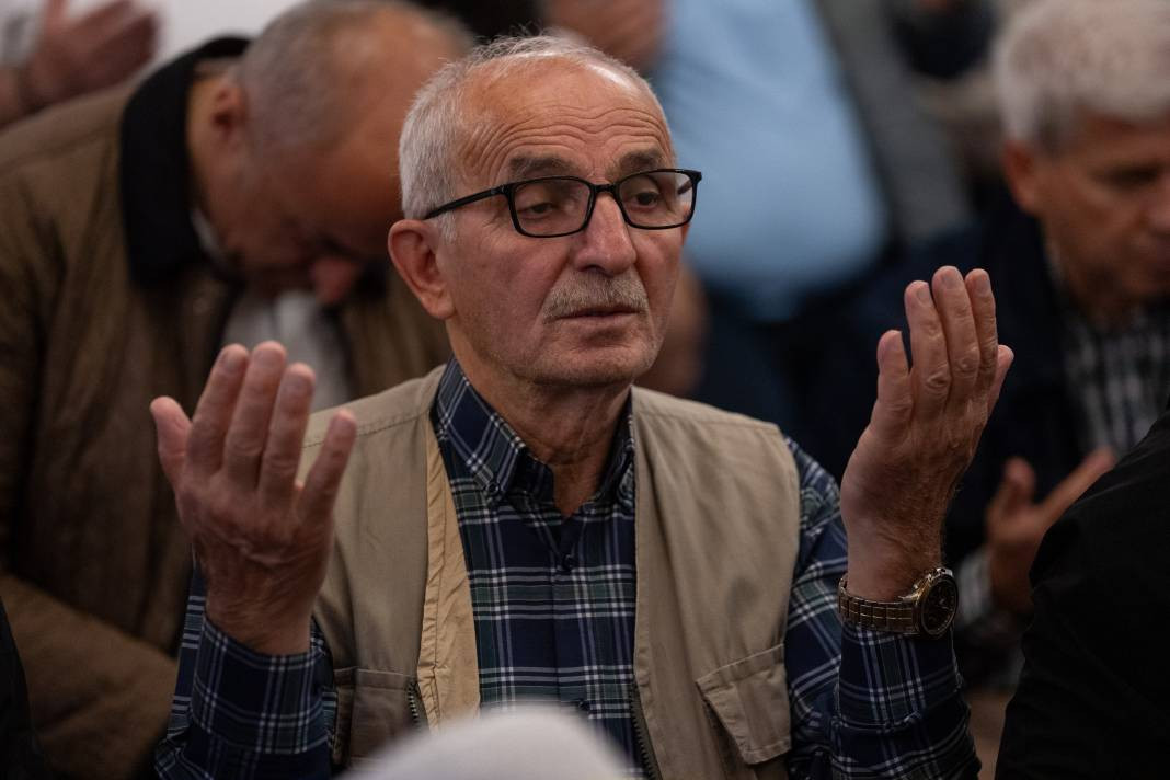 Şehitler ve Filistinliler için sabah namazında tüm camilerde dua edildi - Resim: 6